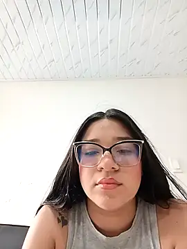 Snapshot of -VICKKY chatting on December 17, 1:39 pm -VICKKY online show from December 17, 1:39 pm