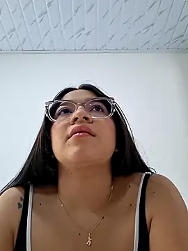 Snapshot of -VICKKY chatting on February 2, 2:05 pm -VICKKY online show from February 2, 2:05 pm