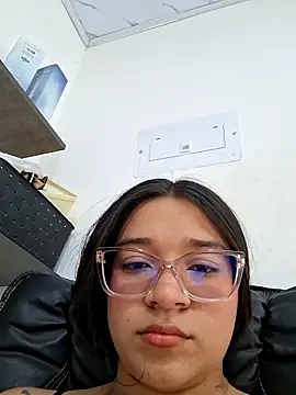 Snapshot of -VICKKY chatting on February 18, 7:21 pm -VICKKY online show from February 18, 7:21 pm