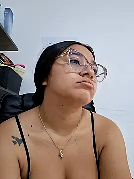 Snapshot of -VICKKY chatting on February 24, 2:04 pm -VICKKY online show from February 24, 2:04 pm