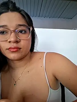 Snapshot of -VICKKY chatting on February 28, 2:29 pm -VICKKY online show from February 28, 2:29 pm