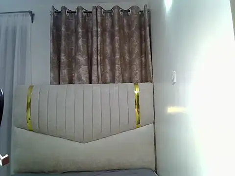 Snapshot of pretty_hearty chatting on February 15, 9:11 pm pretty hearty online show from February 15, 9:11 pm