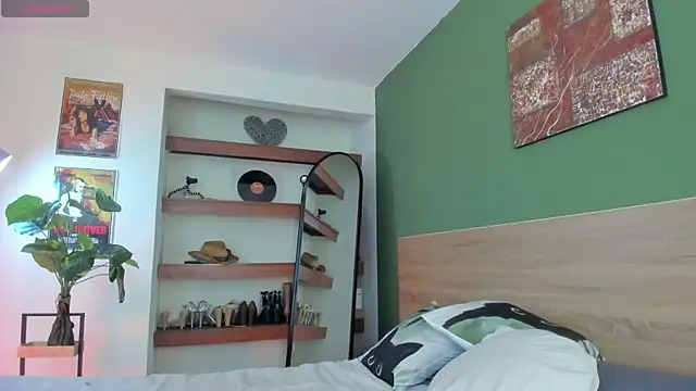 Snapshot of iriiina_veneno chatting on July 4, 1:34 am iriiina veneno online show from July 4, 1:34 am