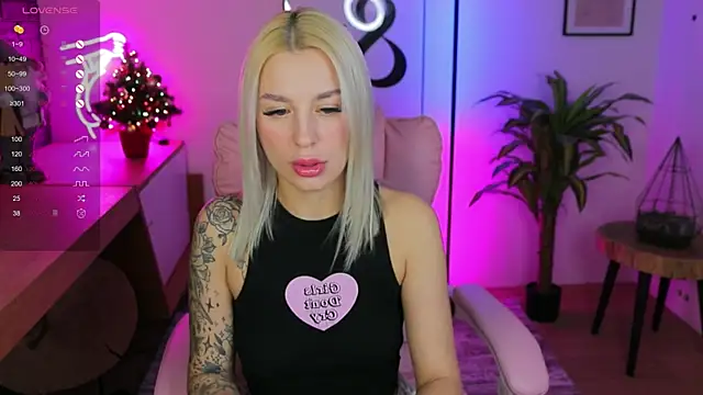 Crystal Barbie online show from January 7, 10:30 pm