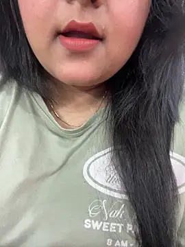 Snapshot of smile_pretty chatting on February 2, 4:17 pm smile pretty online show from February 2, 4:17 pm