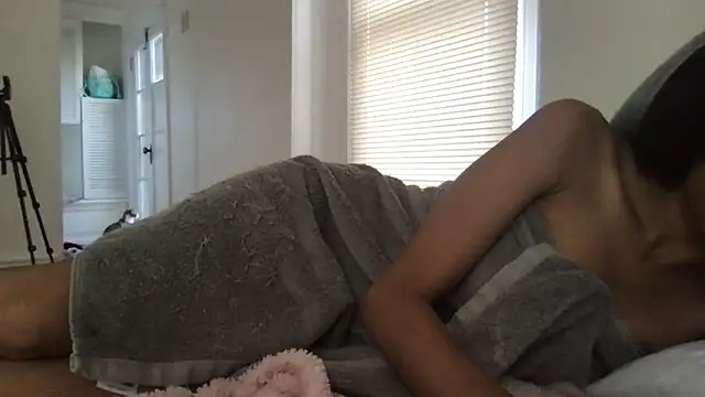 loveofbea online show from April 18, 11:05 pm