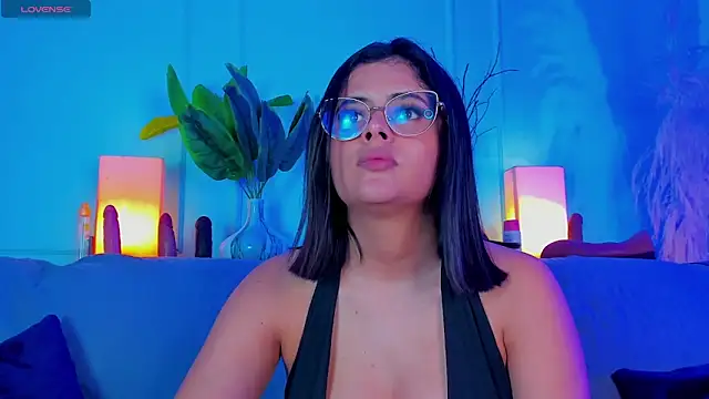 Elizabeth VonSweet online show from March 4, 8:37 pm