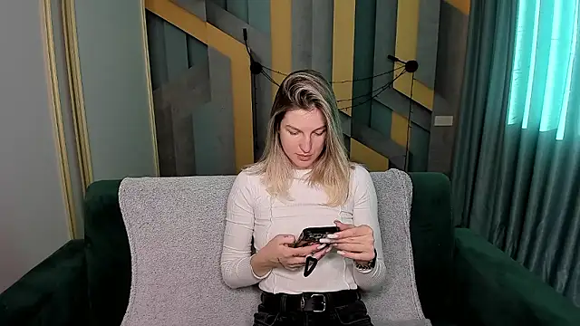 EmilyWalkeri online show from January 13, 7:46 am