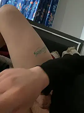 Snapshot of Clu0 chatting on April 7, 6:30 pm Clu0 online show from April 7, 6:30 pm