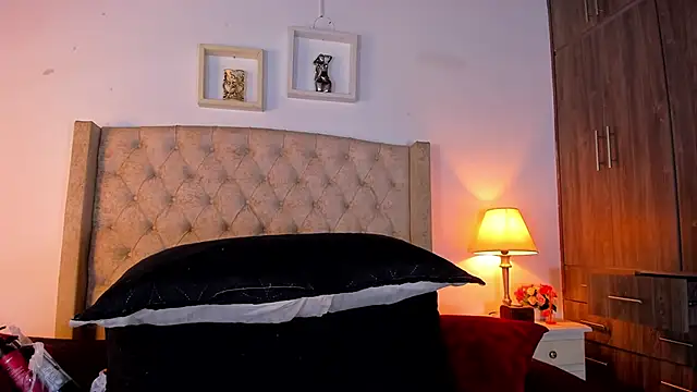 allisson m online show from April 10, 12:10 pm