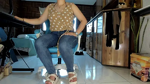 Snapshot of Cristina_Vanegas631 chatting on July 5, 6:15 pm Cristina Vanegas631 online show from July 5, 6:15 pm