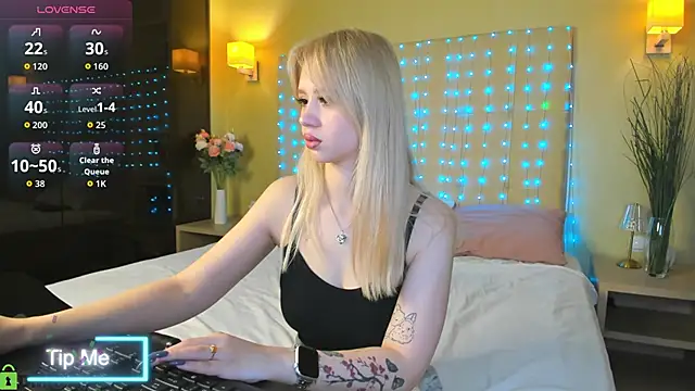 Valerie Woods online show from May 19, 1:11 am