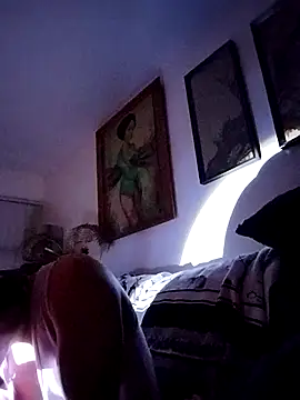 gurlnips online show from February 3, 6:40 am