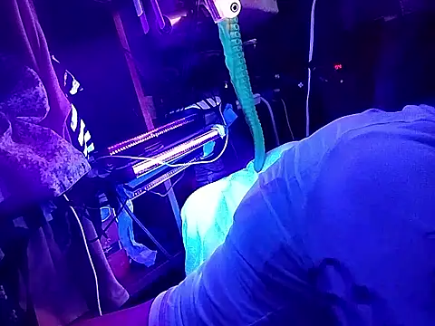 gurlnips online show from March 11, 12:11 pm