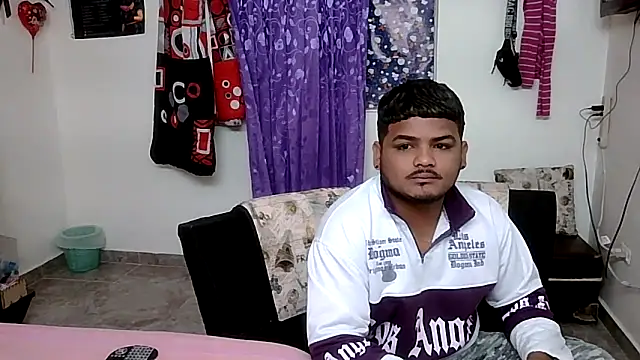 Snapshot of Boycuriousxxx chatting on April 24, 10:39 am Boycuriousxxx online show from April 24, 10:39 am