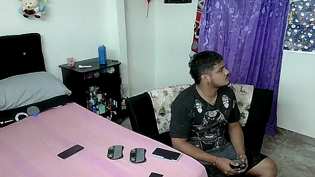 Snapshot of Boycuriousxxx chatting on April 28, 11:04 am Boycuriousxxx online show from April 28, 11:04 am