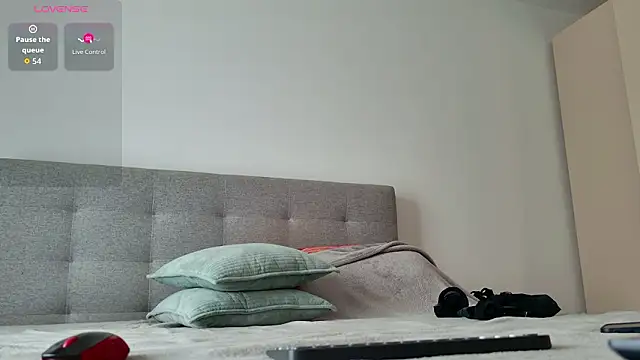 Hotmompeach online show from February 1, 1:31 pm