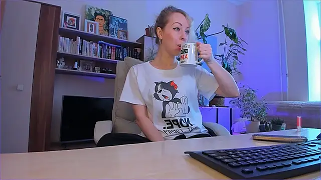 LylithSkye online show from March 14, 5:24 am