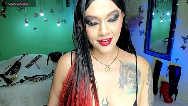 Snapshot of angelina_james_ chatting on May 9, 11:10 pm angelina james online show from May 9, 11:10 pm
