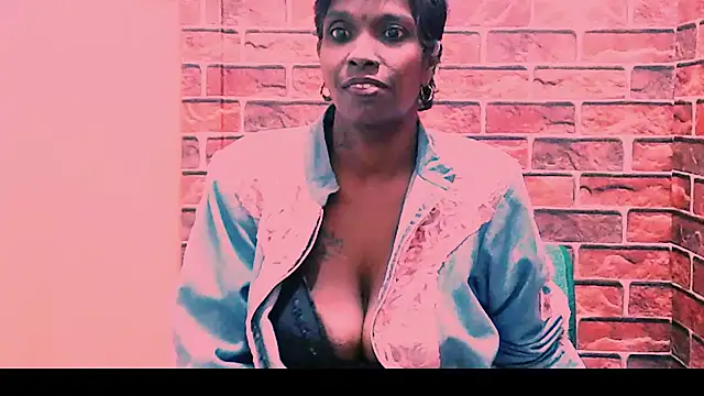 Snapshot of Fuckable_Nasty_MILF chatting on June 17, 3:42 am Fuckable Nasty MILF online show from June 17, 3:42 am