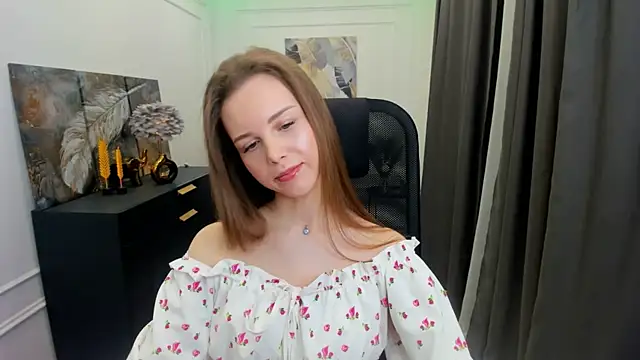 MileyWings online show from April 3, 11:41 am