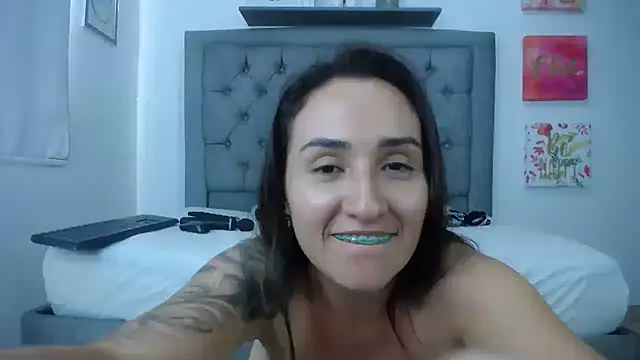 Snapshot of Carolina_love19 chatting on February 19, 8:10 pm Carolina love19 online show from February 19, 8:10 pm