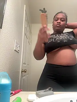 Snapshot of Prettynthick12 chatting on March 10, 3:00 am Prettynthick12 online show from March 10, 3:00 am