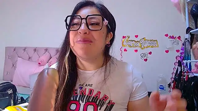 Snapshot of lanaqueen699 chatting on April 23, 12:29 pm lanaqueen699 online show from April 23, 12:29 pm