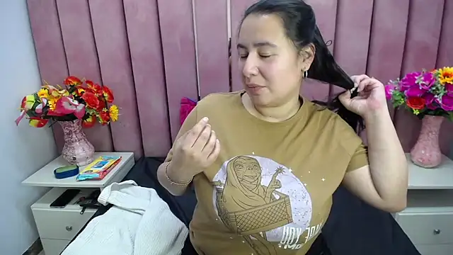 NaomyPrinces online show from December 2, 1:46 pm