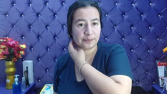 NaomyPrinces online show from December 4, 1:53 pm