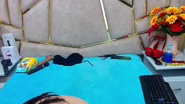 NaomyPrinces online show from February 16, 6:32 pm