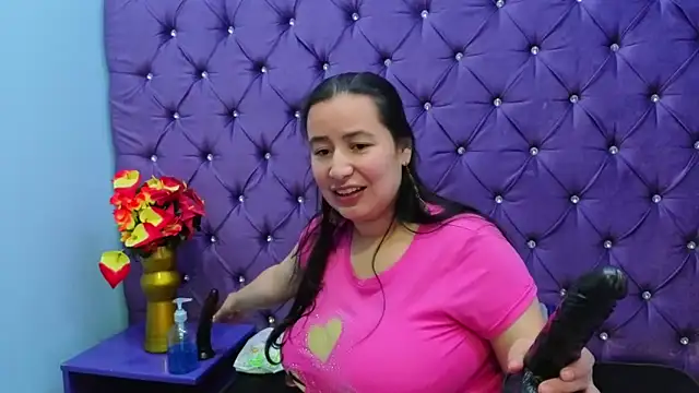 NaomyPrinces online show from October 6, 2:25 pm