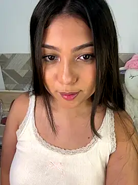 Snapshot of Maii_chan chatting on October 5, 4:22 am Maii chan online show from October 5, 4:22 am