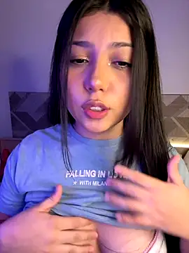 Snapshot of Maii_chan chatting on December 17, 6:19 am Maii chan online show from December 17, 6:19 am