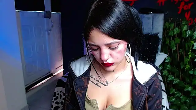 Violettasquirt online show from April 18, 2:21 pm