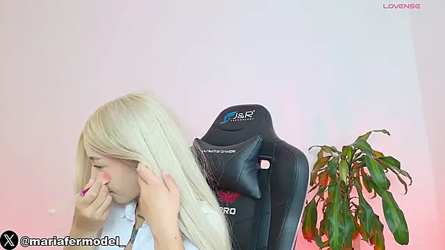 Mariafer05 online show from February 15, 3:09 pm