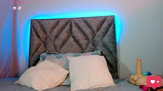 zoewilliams2 online show from June 2, 2:46 am