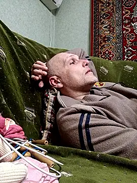 Pineapple04 online show from April 18, 6:01 pm