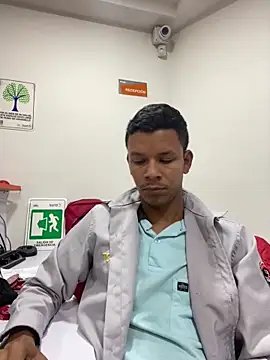 Snapshot of Onel9701 chatting on April 4, 6:05 pm Onel9701 online show from April 4, 6:05 pm