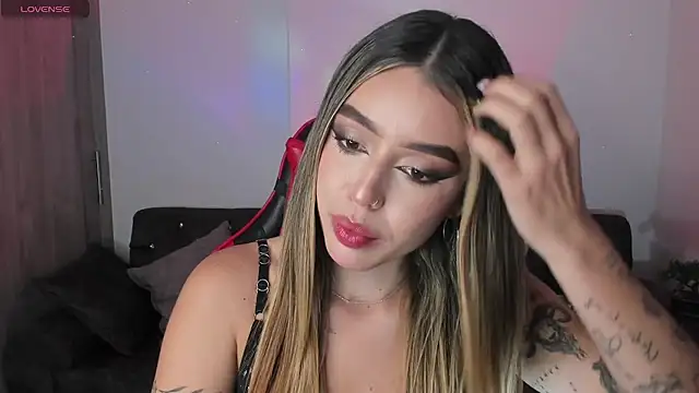 zoee jackson online show from November 23, 4:45 am