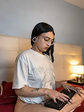 Snapshot of Cintya_Kros chatting on March 4, 7:22 pm Cintya Kros online show from March 4, 7:22 pm