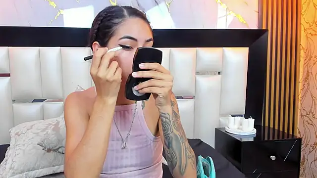 NicoleEsposito online show from January 15, 1:05 pm