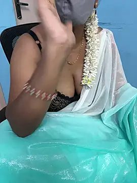Snapshot of sajeetha chatting on June 24, 2:05 pm sajeetha online show from June 24, 2:05 pm
