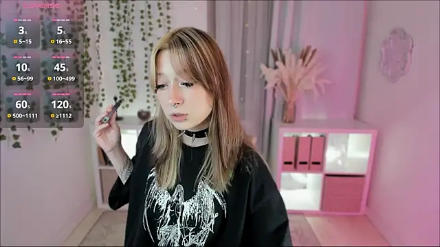 SaintGirl online show from January 23, 6:35 pm