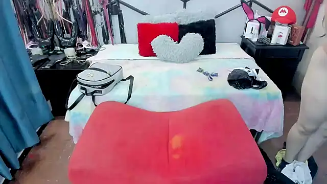 AlanaLuck online show from April 14, 6:36 pm