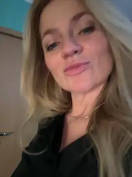 AlisonXCristal online show from March 25, 5:41 pm