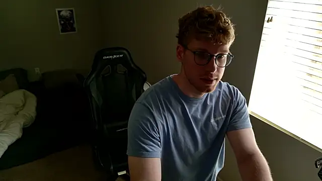Snapshot of BlueEyedTallGuy94 chatting on July 6, 9:39 pm BlueEyedTallGuy94 online show from July 6, 9:39 pm