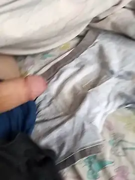 Snapshot of Grig1982 chatting on February 12, 7:25 am Grig1982 online show from February 12, 7:25 am