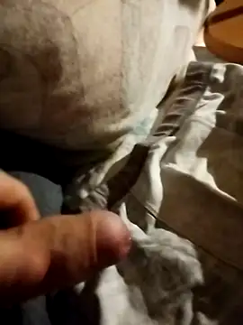 Snapshot of Grig1982 chatting on February 21, 7:26 pm Grig1982 online show from February 21, 7:26 pm