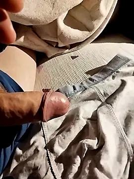 Snapshot of Grig1982 chatting on April 4, 7:00 pm Grig1982 online show from April 4, 7:00 pm